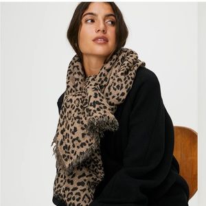 Wilfred free leopard blanket scarf